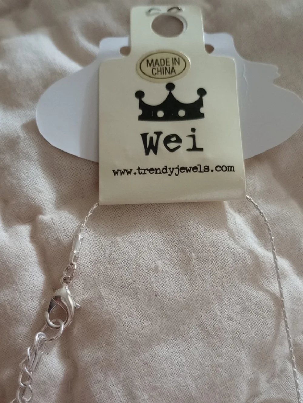 🌷$2 Bundled NWT WEI Gorgeous Silver Dolphin Necklace with Pink Stones - Picture 7 of 9